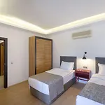 Utopia & Resort *