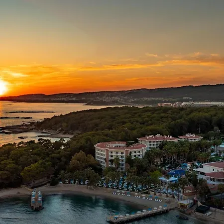 Utopia & Resort *